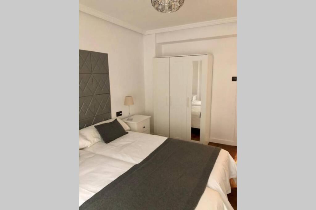 Piso En El Centro De Oviedo Apartman Kültér fotó